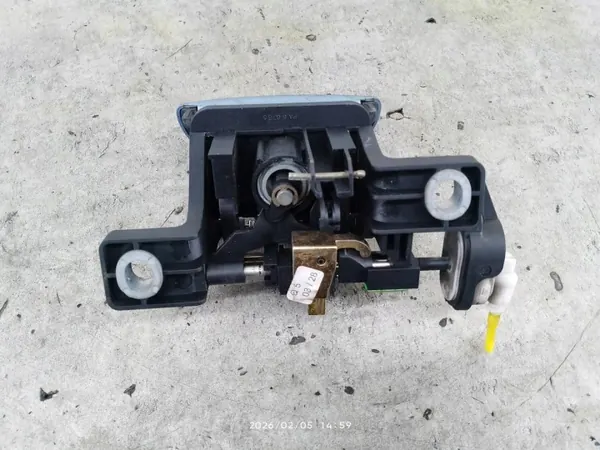 Mercedes Kofferraumgriff OEM A1687400793 - Gebraucht image 4