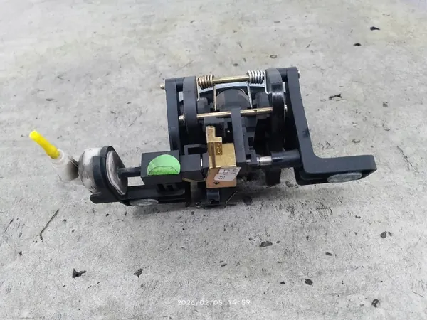 Mercedes Kofferraumgriff OEM A1687400793 - Gebraucht image 5