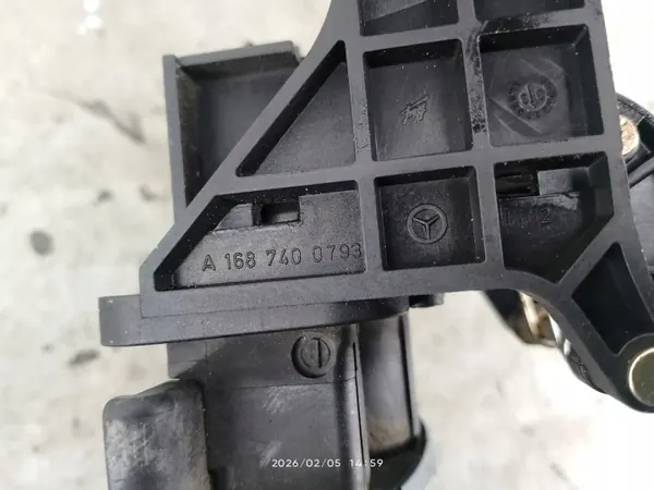 Mercedes Kofferraumgriff OEM A1687400793 - Gebraucht image 6