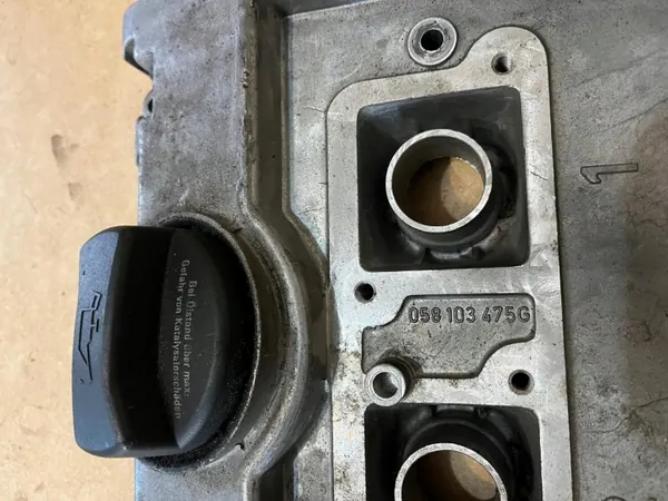 Couvercle de soupape OEM 058103475G Audi A4 B5 image 3
