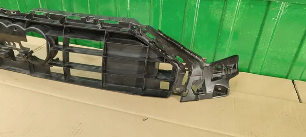 AUDI A6 C8 Radiator Grille Support 4K0807233G image 2
