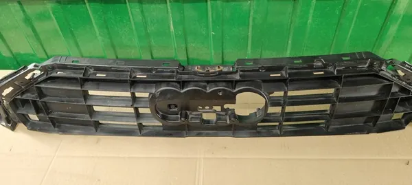 AUDI A6 C8 Radiator Grille Support 4K0807233G image 3