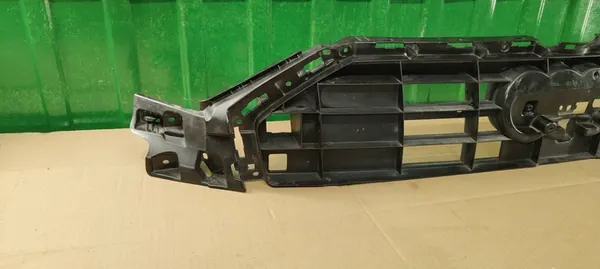 AUDI A6 C8 Radiator Grille Support 4K0807233G image 4