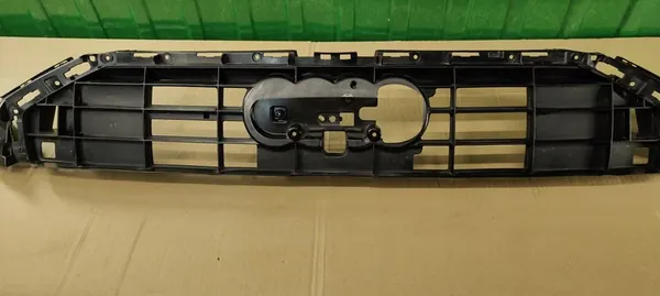 AUDI A6 C8 Radiator Grille Support 4K0807233G image 5