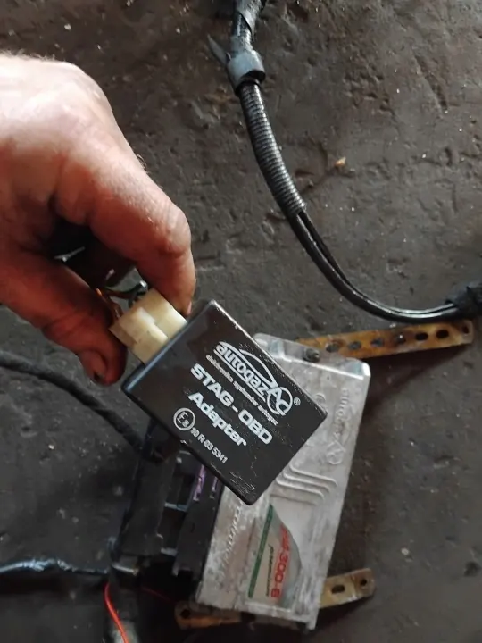 Kit LPG Stag OEM WEG-AMA030609999-300 Installation Avant image 4