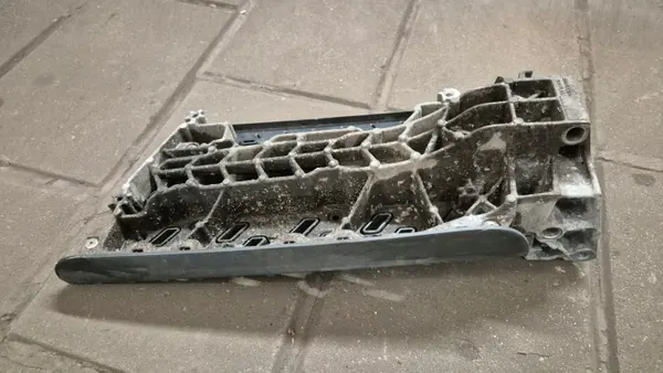 Volvo FH5 linker treeplankkap OEM 23787093/23787140 image 4