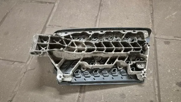 Volvo FH5 linker treeplankkap OEM 23787093/23787140 image 5
