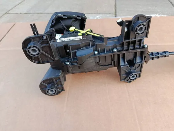 Steptronic-vaihteiston valintamekanismi BMW X1 F48 image 9