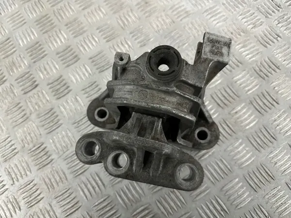 Lancia Moottorin Kiinnike OEM 51796829 Delta III 1.6 JTD image 4