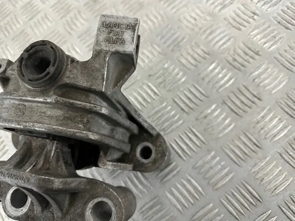 Lancia Moottorin Kiinnike OEM 51796829 Delta III 1.6 JTD image 7