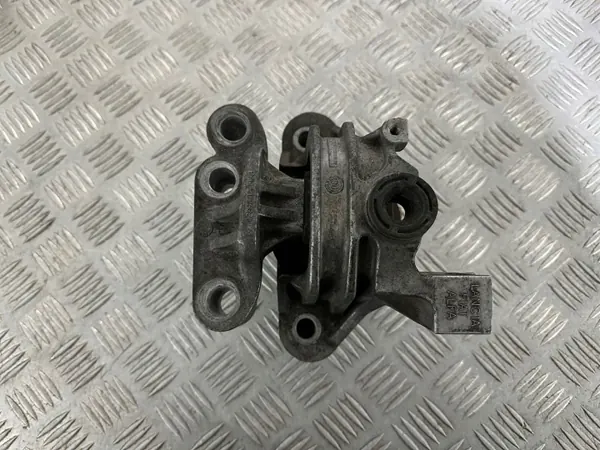 Lancia Moottorin Kiinnike OEM 51796829 Delta III 1.6 JTD image 8