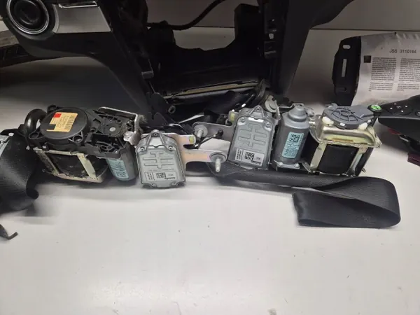 OEM AYN7244 Dashboard Airbag Mercedes E W207 image 6