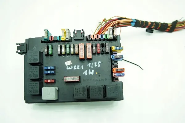 Caixa de fusíveis A2219067400 para Mercedes W221 image 2