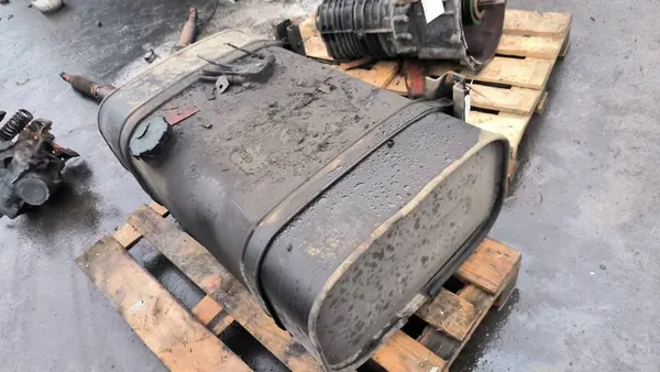 Montage de réservoir de carburant MAN TGA TGX TGS image 3