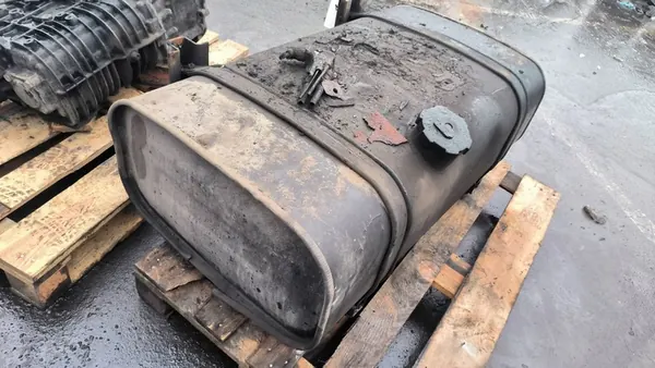 Montage de réservoir de carburant MAN TGA TGX TGS image 4