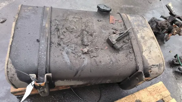 Montage de réservoir de carburant MAN TGA TGX TGS image 5