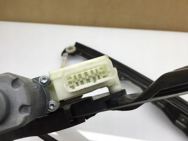 Regulador de janela dianteira esquerda PEUGEOT 308 T9 II OEM image 3