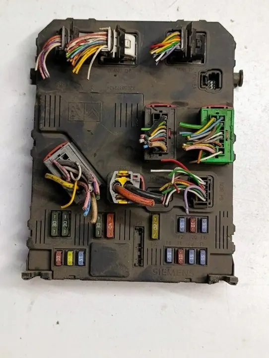 Citroen Xsara Picasso säkringslåda OEM 9657999780 Begagnad image 2