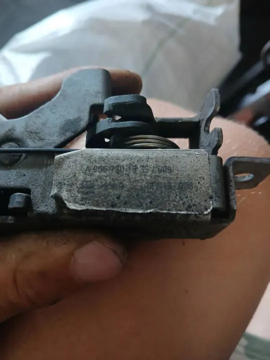Mercedes-Benz C W202 Gâche de serrure OEM 0067801635 image 3