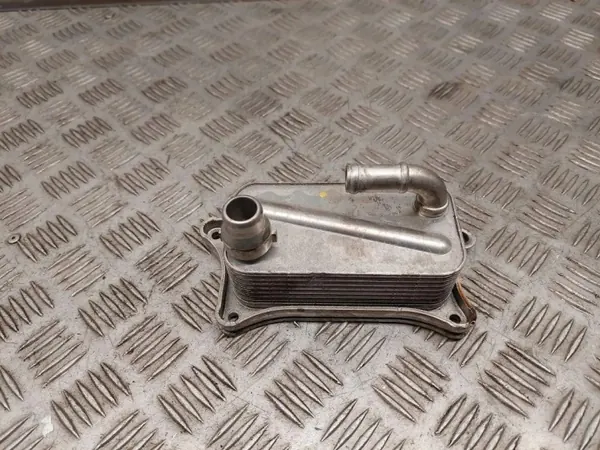 Oljekylare Audi Q7 OEM 06E117021J - Begagnad image 2