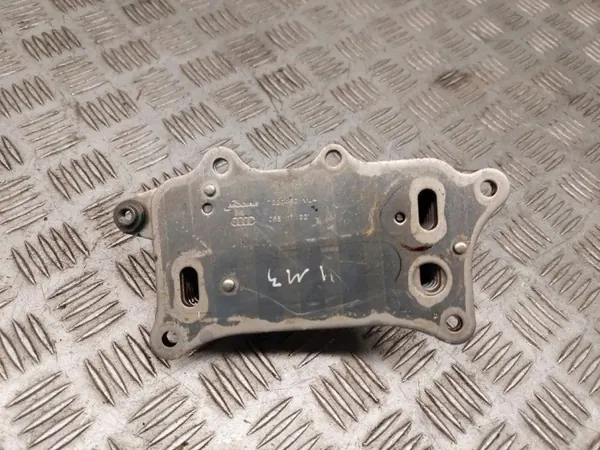 Oljekylare Audi Q7 OEM 06E117021J - Begagnad image 4