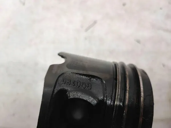 BMW N47D20A Kolben OEM 0840BB - Gebrauchter Zustand image 3