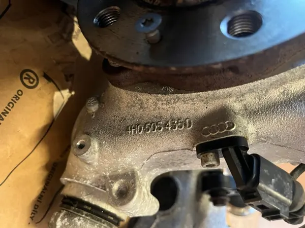 Audi A8 D4 3.0TDI Vasen Taka Ripustusvarsi OEM 4H0505431D image 5