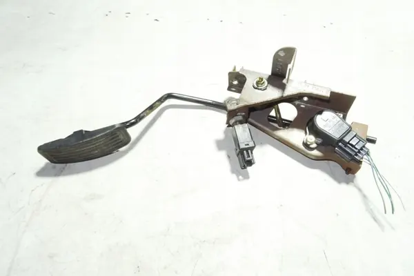 Throttle Pedal MAZDA MPV II 2.0L Diesel image 2