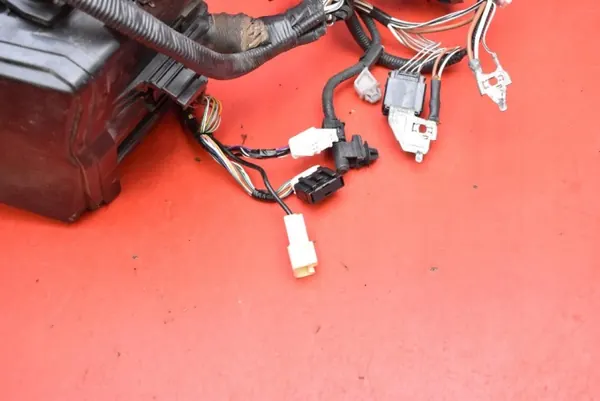 Harness Motor OEM 82111-5DY10 para Toyota Yaris image 5