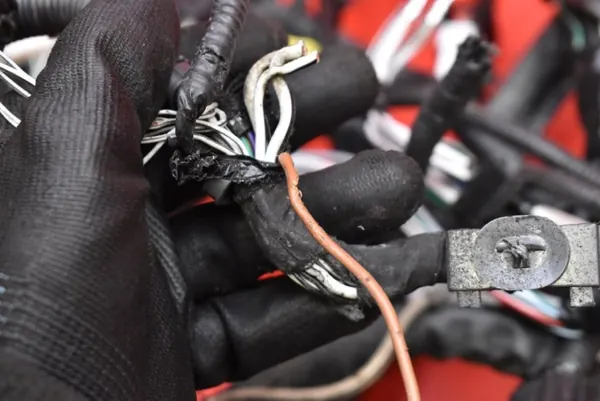 Harness Motor OEM 82111-5DY10 para Toyota Yaris image 9