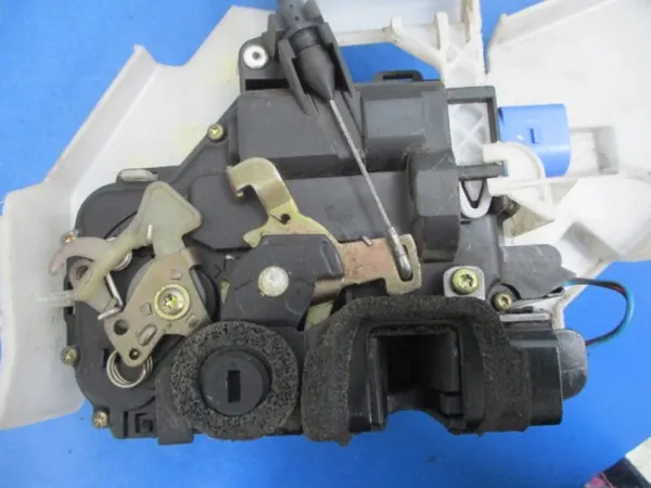 VW Polo 9N Linke Hintertürschloss Elektrisch OEM 3B4839015AG image 5