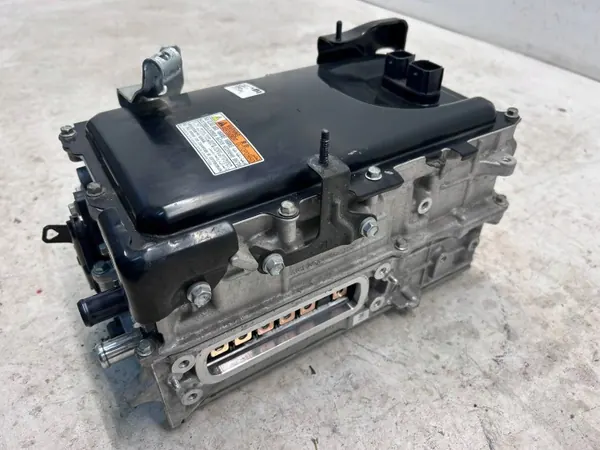 OYT26379 Toyota Hybridinvertermotor för Corolla E21 image 3