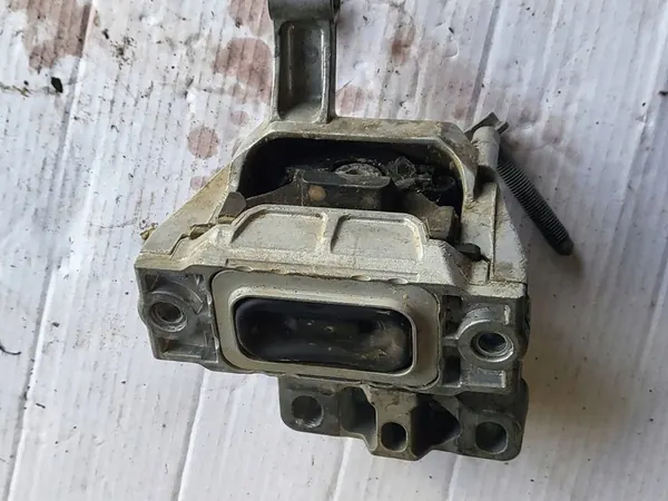 Soporte de motor Volkswagen 5N0199262D image 2