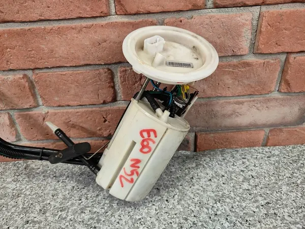 BMW E60 E61 E63 E64 N52 Brandstofpomp Drijver 6764141 image 2