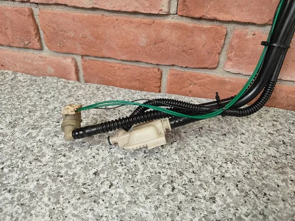 BMW E60 E61 E63 E64 N52 Brandstofpomp Drijver 6764141 image 4