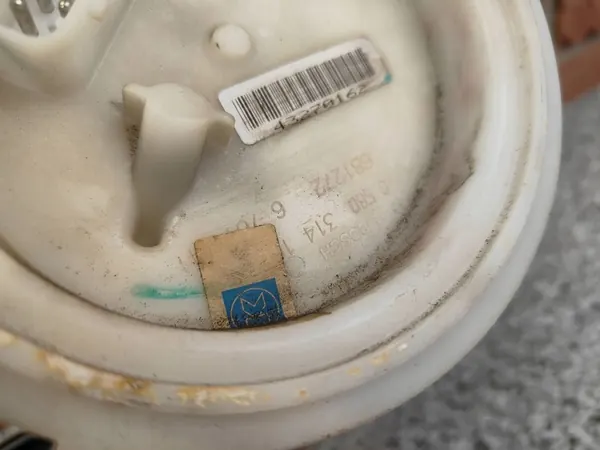 BMW E60 E61 E63 E64 N52 Brandstofpomp Drijver 6764141 image 6