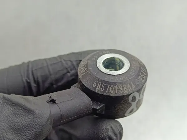 Sensor de golpeteo Jeep OEM 68570138A - Pieza OE usada image 5