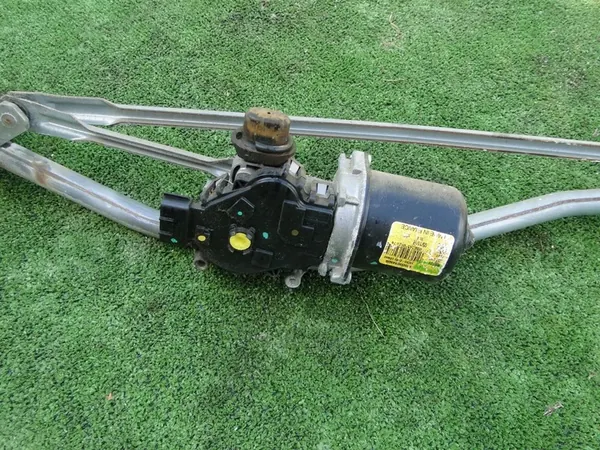 Dacia Sandero II Scheibenwischermotor + Mechanismus image 3