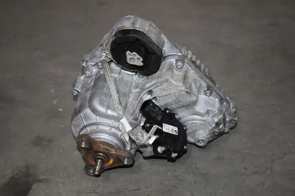 Reductor de caja BMW OEM 7889767 55555 Usado image 2