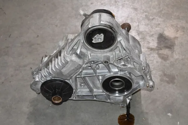 Reductor de caja BMW OEM 7889767 55555 Usado image 3