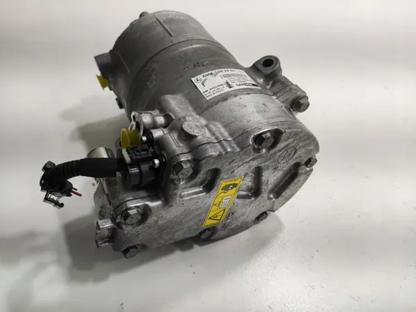 Compresor A/C OEM A0008302201 para Mercedes GLA image 3