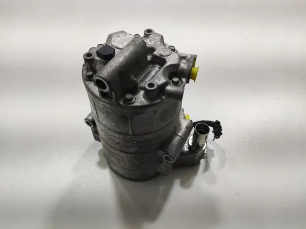 Compresor A/C OEM A0008302201 para Mercedes GLA image 4