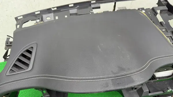 Consola Salpicadero Mercedes X-Class X470 OEM 681005XF0A 110HE image 3