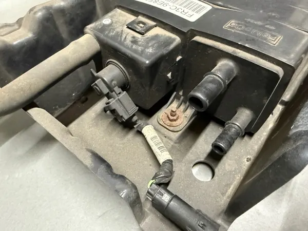 Koolstoffilterhuis FR3C9E857A voor Ford Mustang MK6 image 3