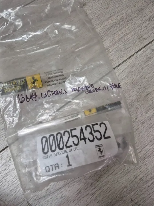 Soporte Radiador Derecho Ferrari OE OEM 254352 image 3