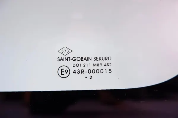 OEM 378537 Koristelasi takaoikea Dacia Lodgy 2012-2016 image 5