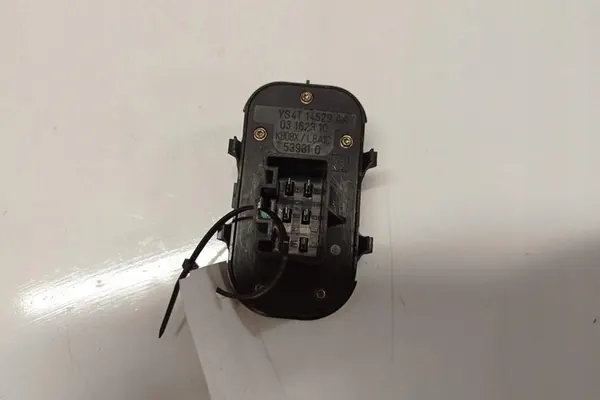 Botón de control de ventana trasera izquierda FORD FOCUS image 2