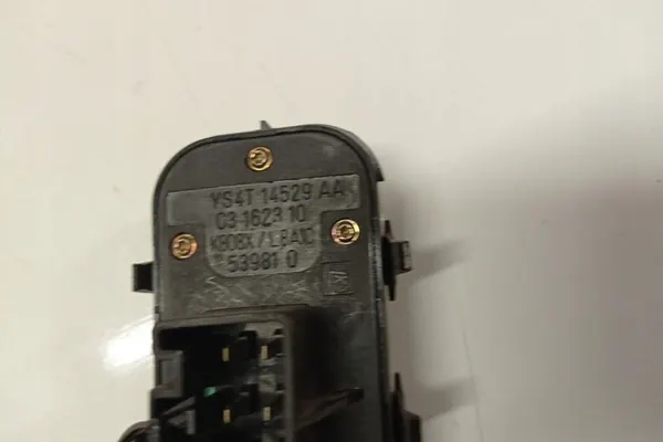 Botón de control de ventana trasera izquierda FORD FOCUS image 3