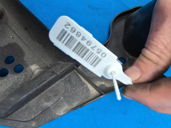 Vasen Takakansi BMW U11 U10 U06 MINI U25 8498391 image 4