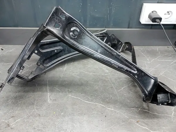 Suporte de Farol Esquerdo Mercedes GLK W204 A2046200891 image 5